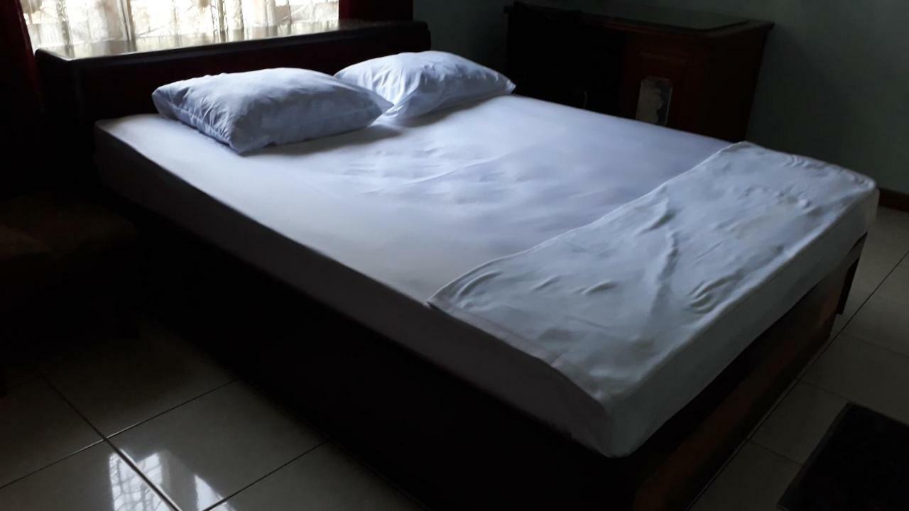 Jabu Rosmina Hotell Citeureup Eksteriør bilde