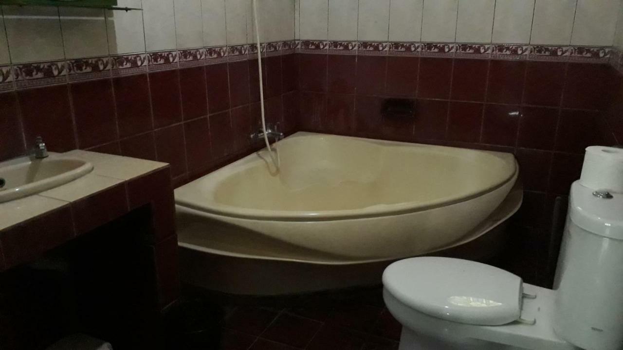 Jabu Rosmina Hotell Citeureup Eksteriør bilde
